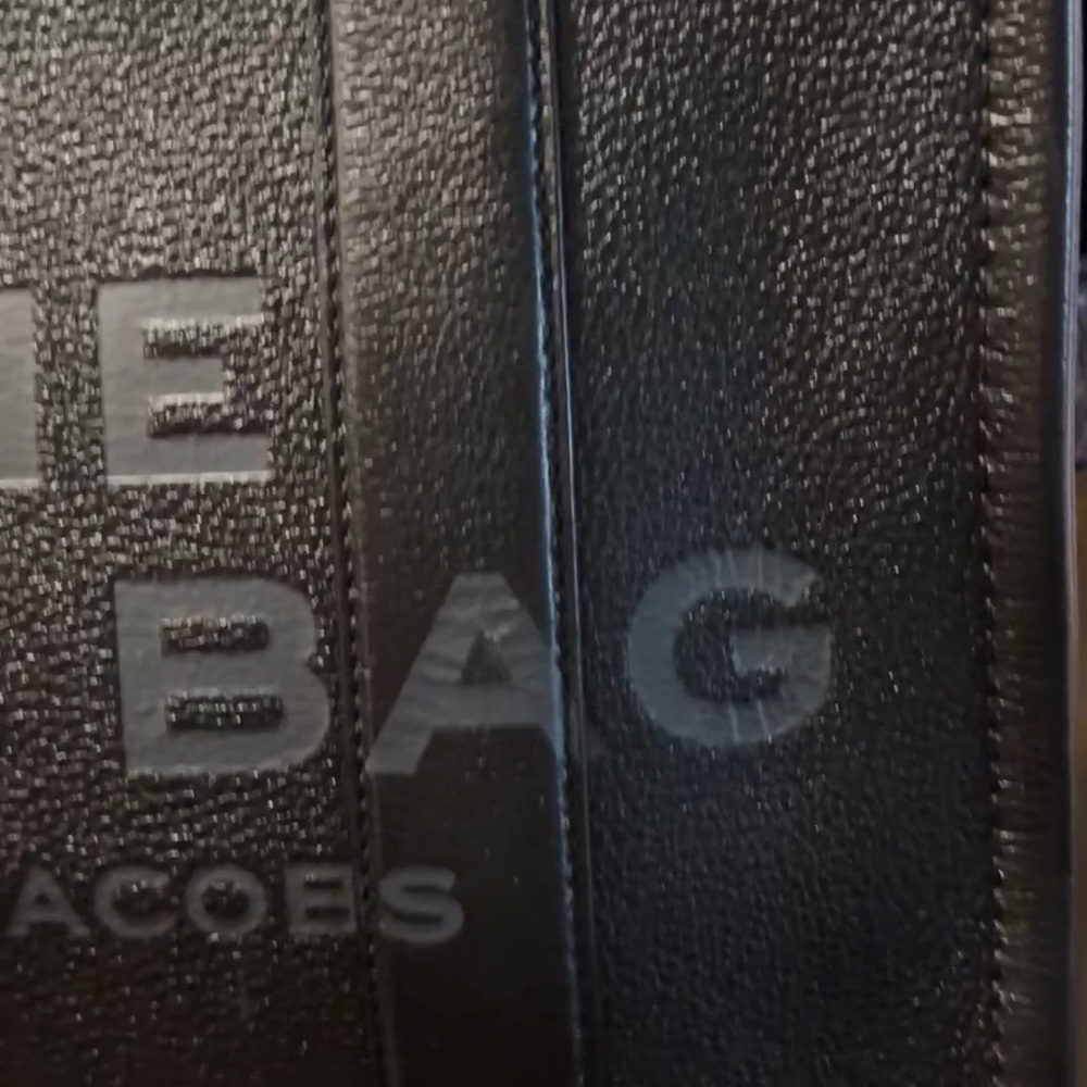 Marc Jacobs Black The Tote Leather Medium with Matching Charm Crossbody RESERVED - Picture 4 of 16